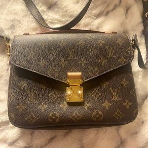 Louis Vuitton Pochette Métis